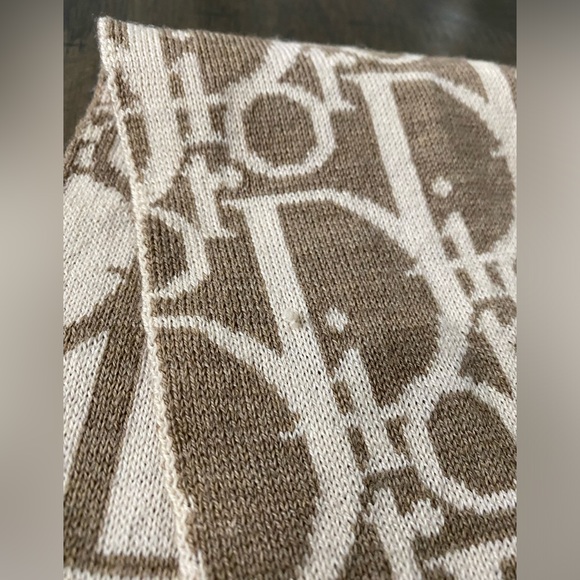 Christian Dior Wool Scarf! - Picture 4 of 7